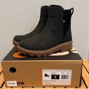 BOGS Women's Black Waterproof Leather Holly Zip Boot Size 6 New in box with tags